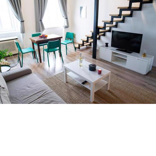 Studio Apartment Next To Famous Party House A38