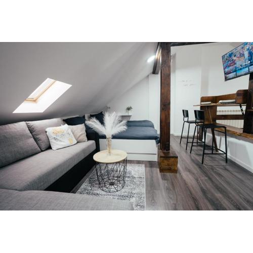 Studio Apartment & Rooms Huang