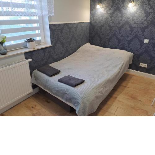 Studio Jutrzenka z łazienką by Apartamenty na dni Wrocław