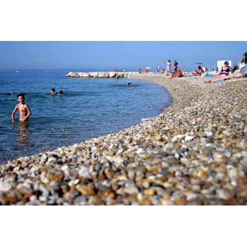 studio Trstenik with private parking space