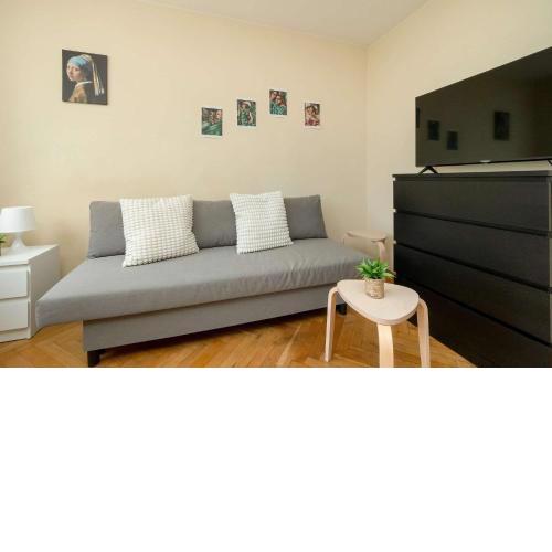 Studio w Centrum Warszawy z Widokiem na Miasto, Wanną i Balkonem by Noclegi Renters