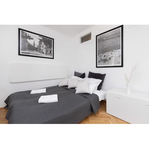 Studio with Balcony 300 m to the Beach Sopot by Noclegi Renters