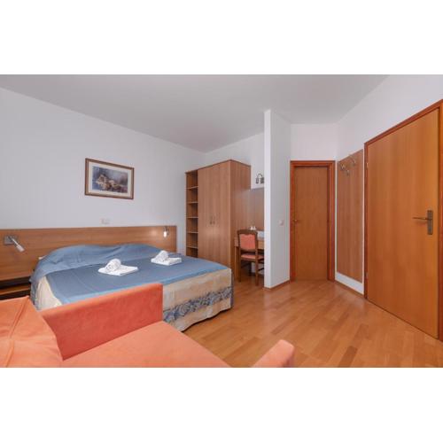 Studio with kitchen and terrace for two people