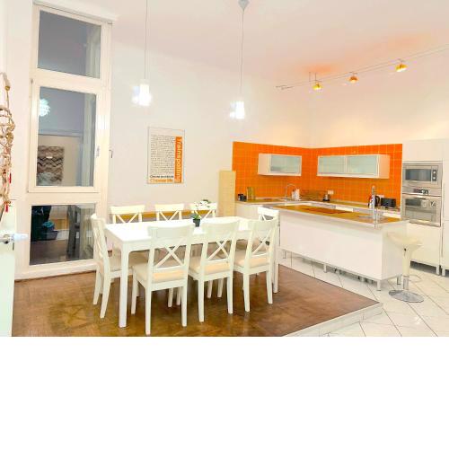 Stunning 150m2 3-bedroom with Balcony