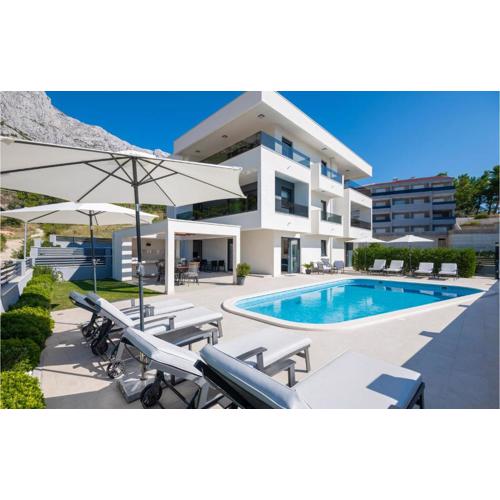 Stunning Apartment In Baska Voda
