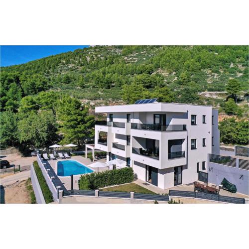 Stunning Apartment In Baska Voda