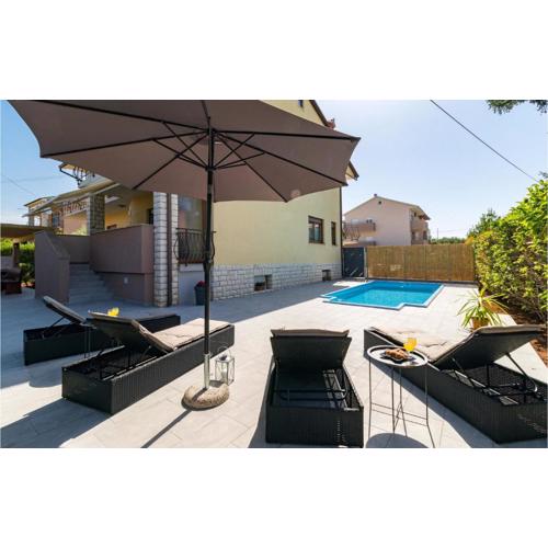 Stunning Apartment In Galizana
