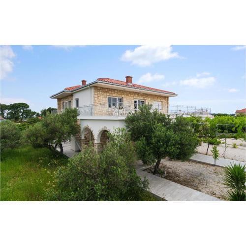 Stunning Apartment In Gornje Selo