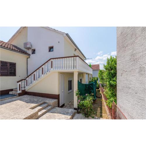 Stunning Apartment In Karin Gornji