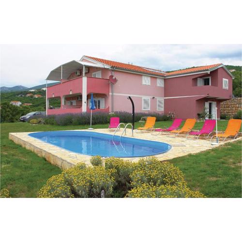 Stunning Apartment In Klenovica