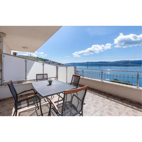 Stunning Apartment In Komarna With Wifi