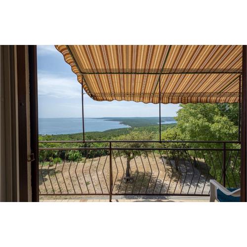 Stunning Apartment In Koromacno