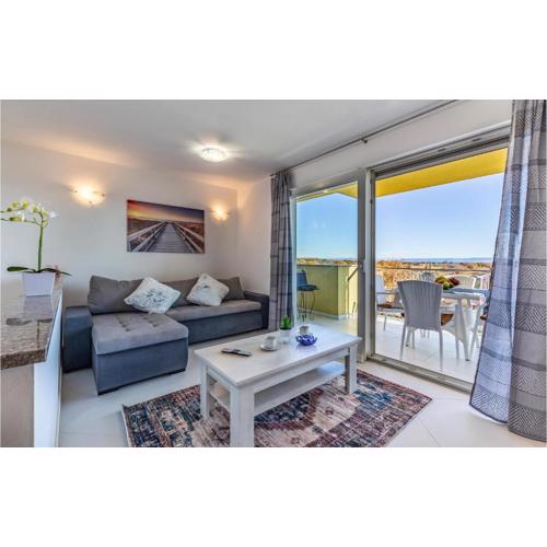Stunning Apartment In Liznjan With Wifi