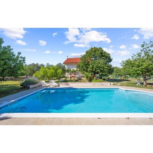 Stunning Apartment In Lozovac With Wifi