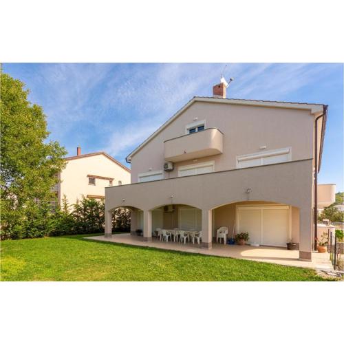 Stunning Apartment In Mladenici
