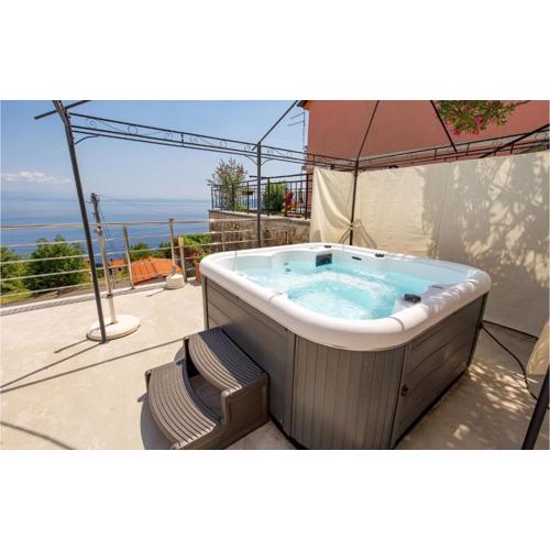 Stunning Apartment In Moscenicka Draga