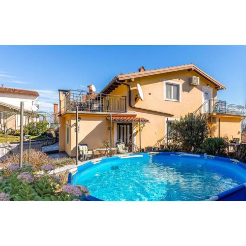 Stunning Apartment In Opric With Wifi