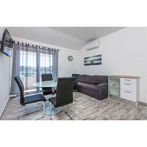 Stunning Apartment In Split With Wifi