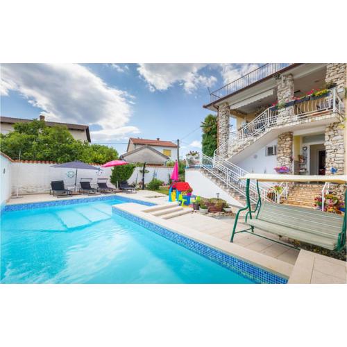 Stunning Apartment In Valbandon
