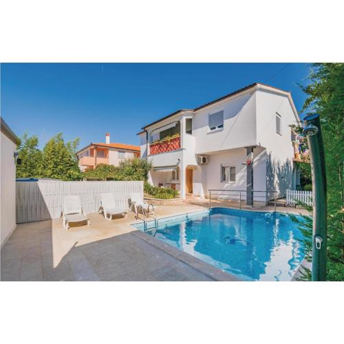 Stunning Apartment In Valbandon