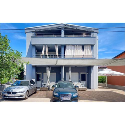 Stunning Apartment In Vir With Wifi