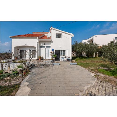 Stunning Apartment In Vrsi With Wifi
