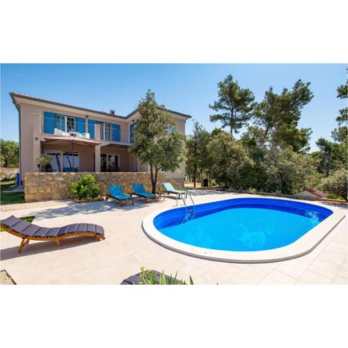 Stunning Home In Banjol