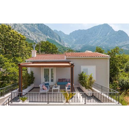 Stunning Home In Bast