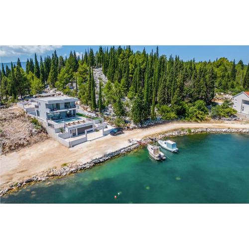 Stunning Home In Blace