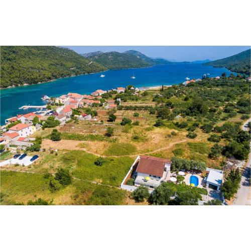 Stunning Home In Broce With Wifi