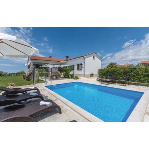 Stunning Home In Brtonigla With Kitchen
