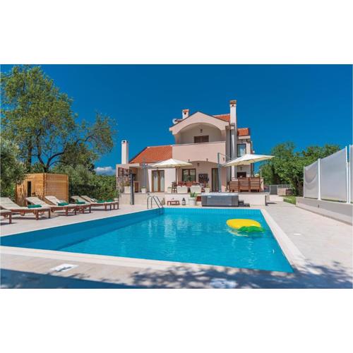 Stunning Home In Donji Zemunik