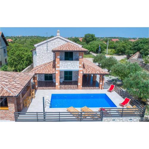 Stunning Home In Ladevci With Wifi