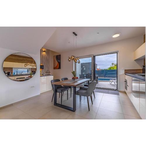 Stunning Home In Liznjan