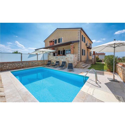 Stunning Home In Lovrecica With Wifi