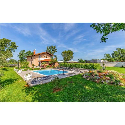 Stunning Home In Marcana