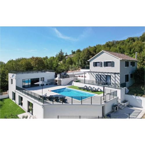 Stunning Home In Obrovac Sinjski