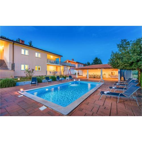 Stunning Home In Pazin