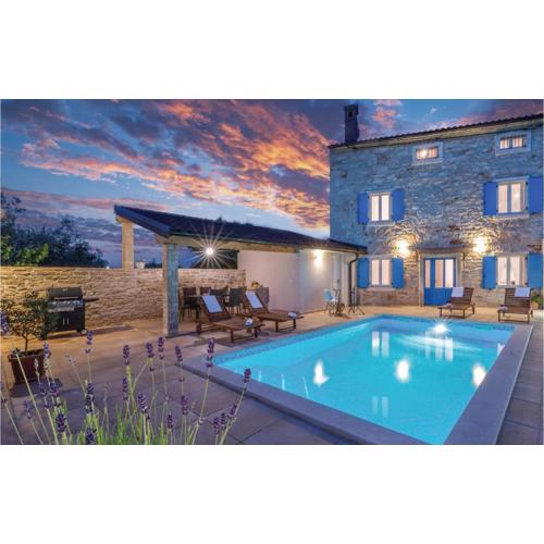 Stunning Home In Peruski With Wifi