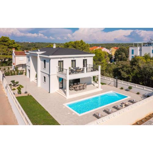 Stunning Home In Petrcane