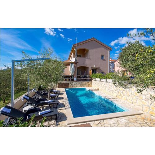 Stunning Home In Pinezici With Kitchen