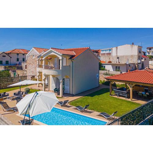 Stunning Home In Pirovac With Kitchen
