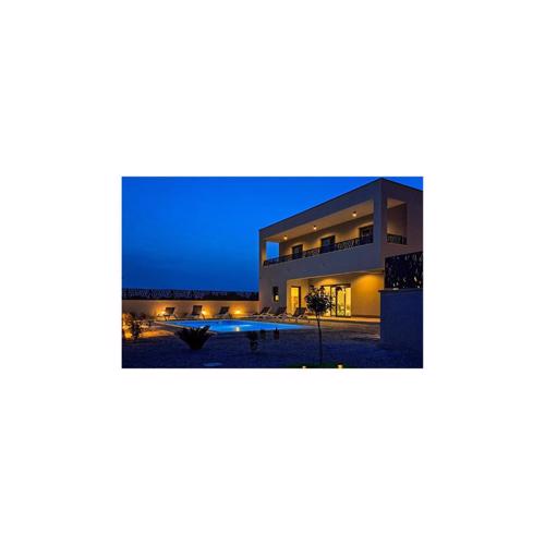 Stunning Home In Pirovac