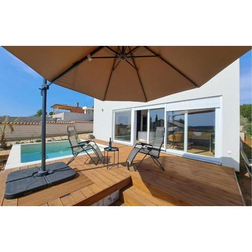 Stunning Home In Pomer With Kitchen