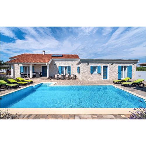 Stunning Home In Privlaka With Wifi