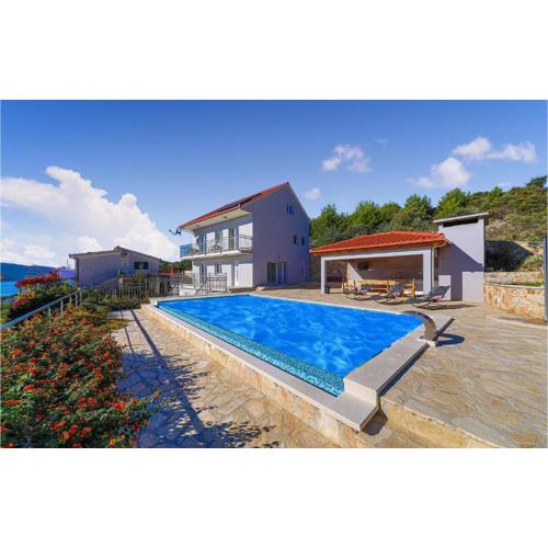 Stunning Home In Seget Vranjica