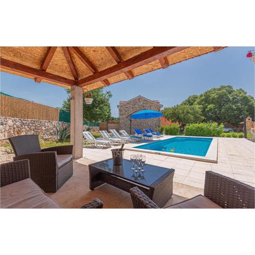 Stunning Home In Siritovci With Wifi