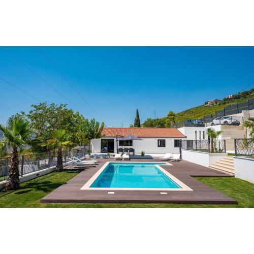 Stunning Home In Srinjine With Wifi
