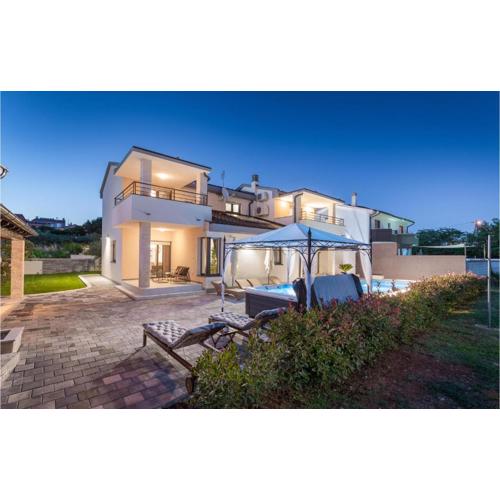 Stunning Home In Stinjan With Jacuzzi