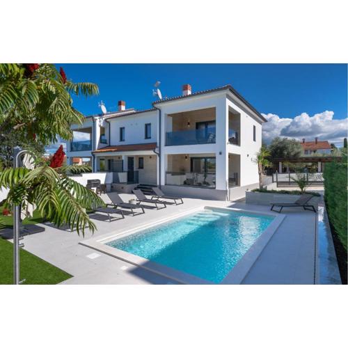 Stunning Home In Stinjan With Wifi